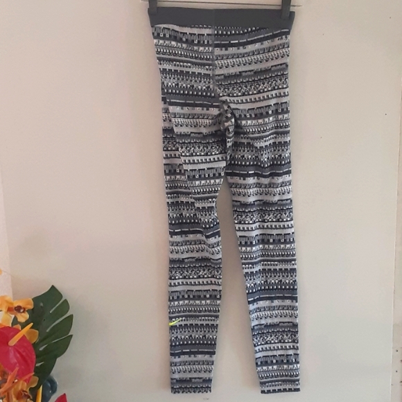 NIKE Pro Small Workout Legging Pants - Picture 8 of 15